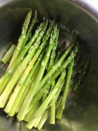 家常菜白灼芦笋做法图解1)