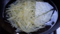 家常菜凉拌土豆丝做法图解5)