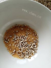 美味的小米枸杞粥做法图解2)
