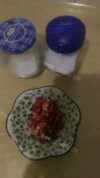 下酒菜麻辣花生做法图解4)