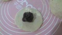 好吃豆沙菊花饼做法图解6)