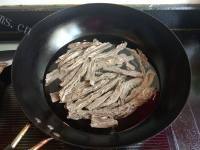 美味的西芹虾仁拌黑豆腐竹做法图解7)