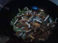 家常菜芹菜炒香干做法图解11)
