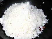 美味的经典蛋炒饭做法图解7)