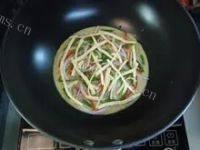 自制披萨蛋饼做法图解7)
