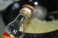 美味的腊肠炒面做法图解6)