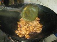 美味五花肉烧土豆做法图解6)