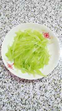 有颜有味的莴笋肉丝小炒做法图解1)