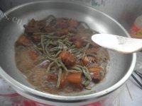 家常菜干豆角烧肉做法图解9)
