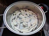 外婆教我做茭白炒肉做法图解3)