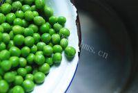 十分诱人的青豆炒虾仁做法图解6)