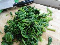 让人怀念的果仁菠菜做法图解3)