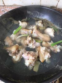 鲜香的红烧猪脚做法图解2)