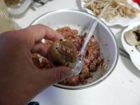 简易的口蘑酿肉做法图解10)
