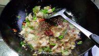 家常菜青椒回锅肉做法图解8)