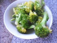 美味可口的胡萝卜烧西兰花做法图解5)