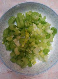 自制芹菜肉饺子做法图解5)