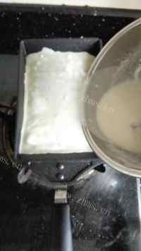 甜美豆沙鸡蛋卷饼做法图解4)