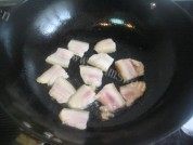 家常菜西兰花炒咸肉做法图解3)