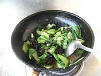 家常菜木耳炒油菜做法图解10)