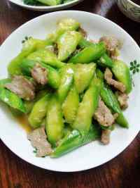 家常菜丝瓜炒瘦肉