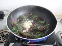 秀色可餐的蒜蓉苋菜做法图解4)