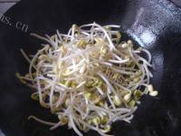 鲜甜素炒黄豆芽做法图解2)