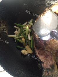 自制红烧鱼做法图解4)