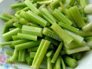 「健康美食」芹菜炒肉丝做法图解3)
