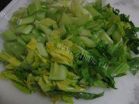 腊肉炒西芹做法图解2)