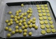 自制奶香蛋黄酥做法图解10)