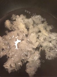 简易的山楂泡火龙果做法图解2)