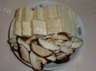家常菜香菇炖豆腐做法图解2)