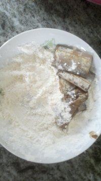 四溢的香煎带鱼做法图解2)