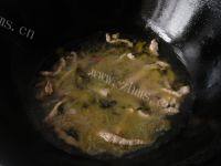 下饭的酸菜肉丝面做法图解5)