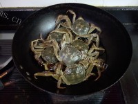 家常葱姜水煮螃蟹做法图解4)