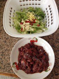 家常菜芹菜炒牛肉做法图解1)