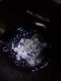 香气浓郁的豆角炒鸡蛋做法图解3)