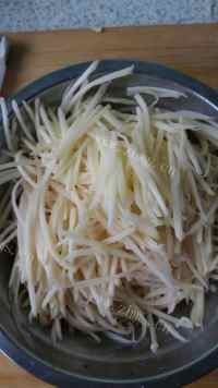 DIY凉拌土豆丝做法图解1)