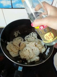 唇齿留香的清炒莲藕做法图解4)