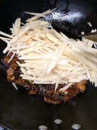 家常菜土豆丝炒肉做法图解5)
