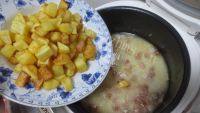 自制土豆焖饭做法图解9)
