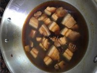 色香味俱全的红烧肉做法图解3)