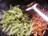 家常菜芹菜肉丝做法图解7)