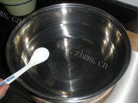 美味的菠菜粉丝汤做法图解3)