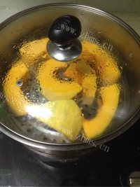 自制南瓜花样馒头做法图解2)