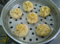 美味的牛肉韭菜玉米面包做法图解20)