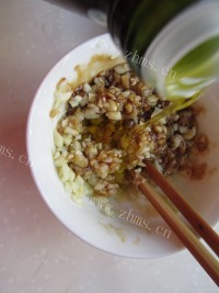 美味的蒜蓉开背虾做法图解7)
