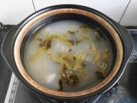 令人神往的酸菜肥肠砂锅做法图解13)