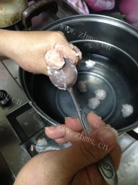美味的骨汤冬瓜丸子煲做法图解20)